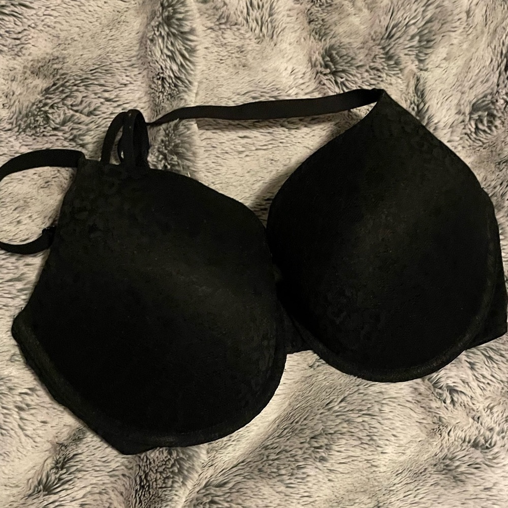 Black lacy bra